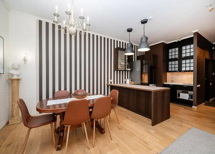 Spacious Apartment In Vilnius Old Town By Reside Baltic